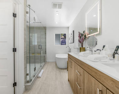 18202 Rancho Street - Photo Thumbnail 25