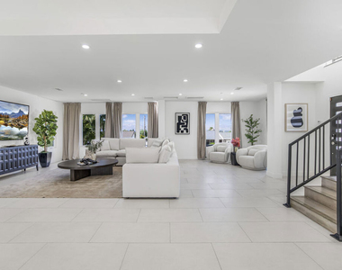 18202 Rancho Street - Photo Thumbnail 7