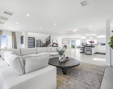 18202 Rancho Street - Photo Thumbnail 8