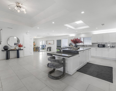 18202 Rancho Street - Photo Thumbnail 15