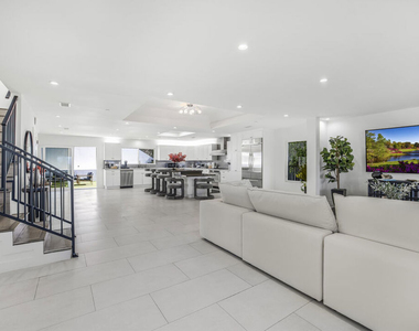 18202 Rancho Street - Photo Thumbnail 11