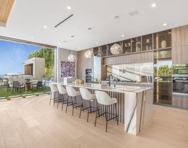 1033 Somera Road - Photo Thumbnail 7