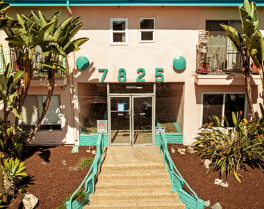 7825 W Manchester Avenue - Photo Thumbnail 10