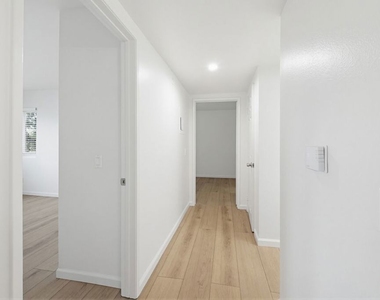 4810 S La Brea Avenue - Photo Thumbnail 11