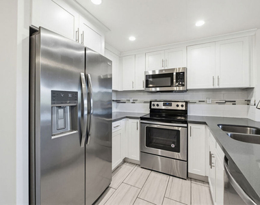 4810 S La Brea Avenue - Photo Thumbnail 9