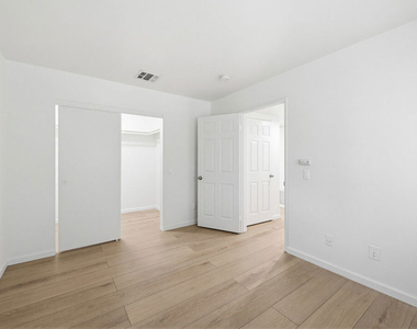 4810 S La Brea Avenue - Photo Thumbnail 17