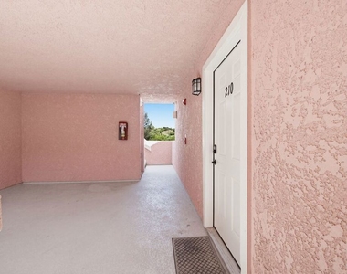 4810 S La Brea Avenue - Photo Thumbnail 2
