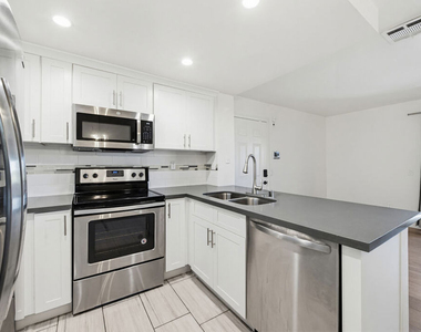 4810 S La Brea Avenue - Photo Thumbnail 10