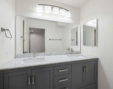 4810 S La Brea Avenue - Photo Thumbnail 14