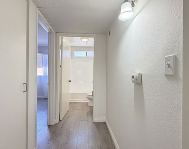 326 S Manhattan Place - Photo Thumbnail 7