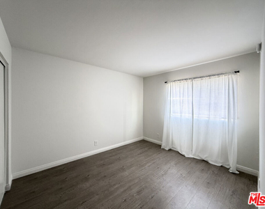 326 S Manhattan Place - Photo Thumbnail 9