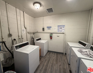326 S Manhattan Place - Photo Thumbnail 12