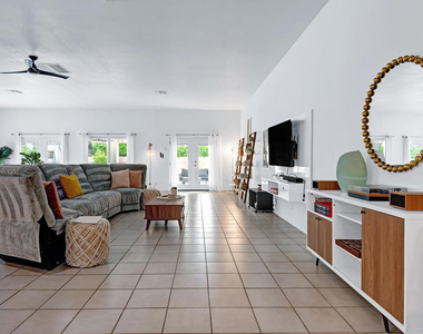 2005 E Racquet Club Road - Photo Thumbnail 23