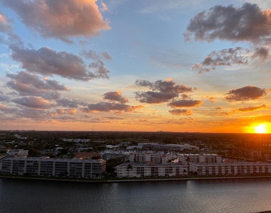 108 Lakeshore Drive - Photo Thumbnail 7