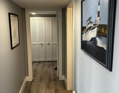 108 Lakeshore Drive - Photo Thumbnail 9