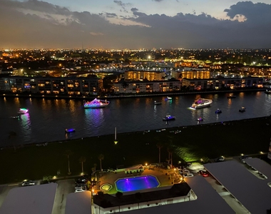 108 Lakeshore Drive - Photo Thumbnail 8