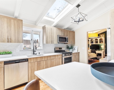 58 N Howells Point Road - Photo Thumbnail 3