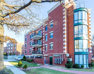 55 S Middle Neck Road - Photo Thumbnail 7