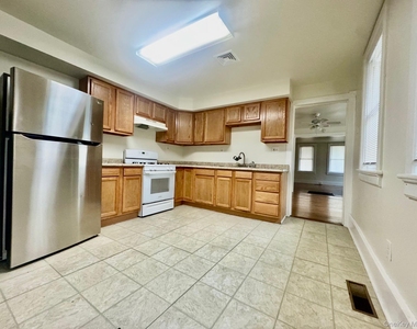82 State Street - Photo Thumbnail 3