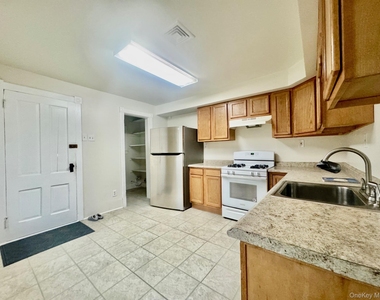 82 State Street - Photo Thumbnail 4