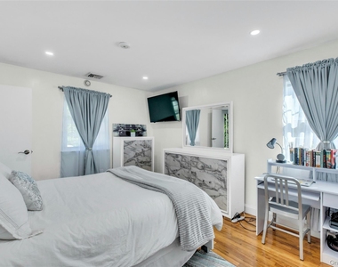 35 Grant Boulevard - Photo Thumbnail 12