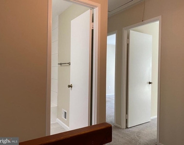 2804 Cambridge Drive - Photo Thumbnail 10