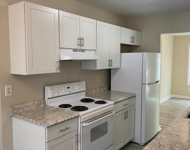 2804 Cambridge Drive - Photo Thumbnail 3