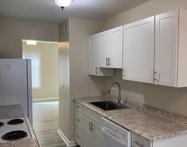 2804 Cambridge Drive - Photo Thumbnail 4
