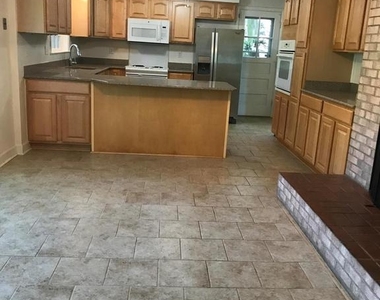 6218 Nelway Drive - Photo Thumbnail 8