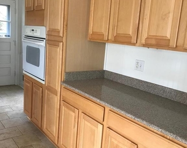 6218 Nelway Drive - Photo Thumbnail 10