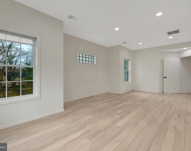1108 Bellview Road - Photo Thumbnail 16