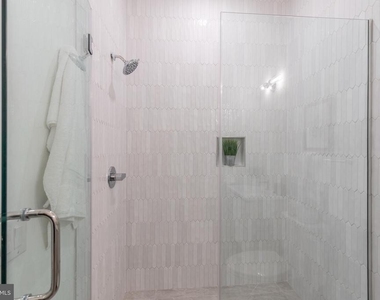 5545 Pulaski Avenue - Photo Thumbnail 10