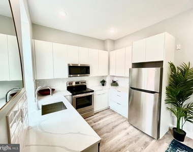 1233 N 6th Street - Photo Thumbnail 1