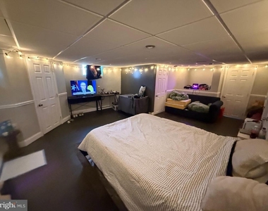 946 Faunce Street - Photo Thumbnail 4