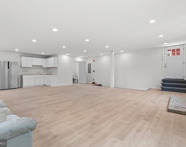 819 11th Avenue - Photo Thumbnail 2