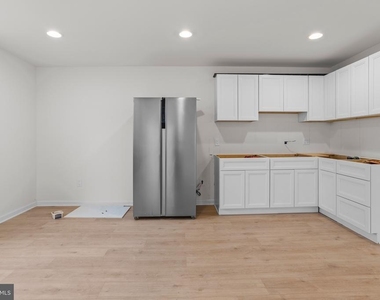 819 11th Avenue - Photo Thumbnail 4