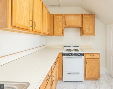 401 W Washington Street - Photo Thumbnail 4