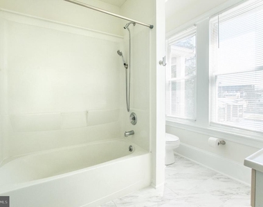401 W Washington Street - Photo Thumbnail 10