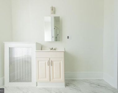 401 W Washington Street - Photo Thumbnail 11
