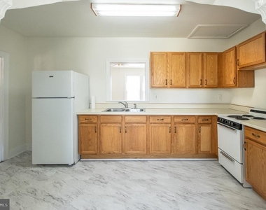 401 W Washington Street - Photo Thumbnail 3