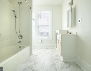 401 W Washington Street - Photo Thumbnail 9