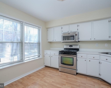 6202 Cedar Court - Photo Thumbnail 7