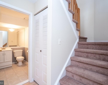 6202 Cedar Court - Photo Thumbnail 10