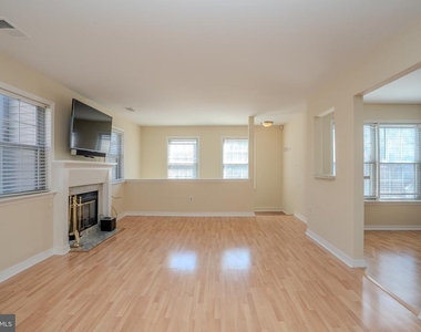 6202 Cedar Court - Photo Thumbnail 4