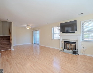 6202 Cedar Court - Photo Thumbnail 5