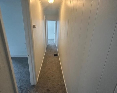 30 Amboy Avenue - Photo Thumbnail 9