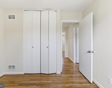 11100 Markwood Drive - Photo Thumbnail 9