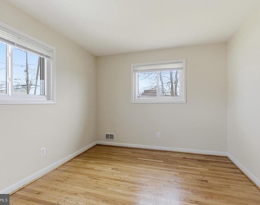11100 Markwood Drive - Photo Thumbnail 6