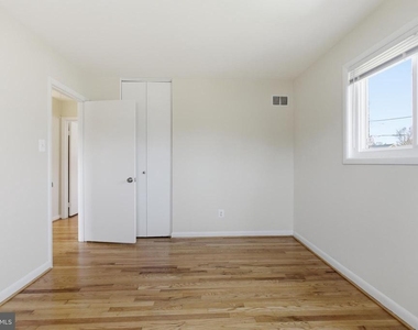 11100 Markwood Drive - Photo Thumbnail 7