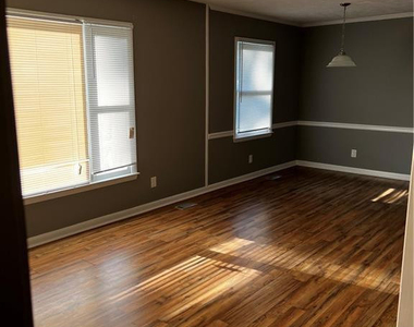 735 Prestige Boulevard - Photo Thumbnail 4